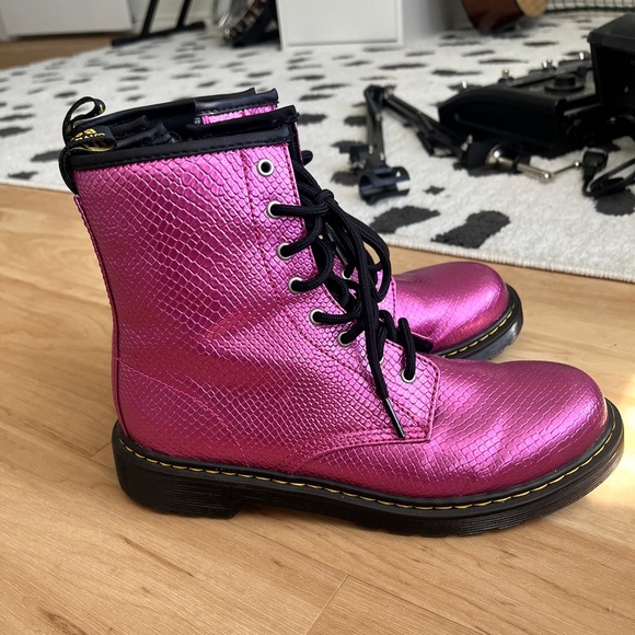 Dr. Martens Pink Purple Metallic Snake Skin Air Weir Combat Boots NWOT - Picture 4 of 9